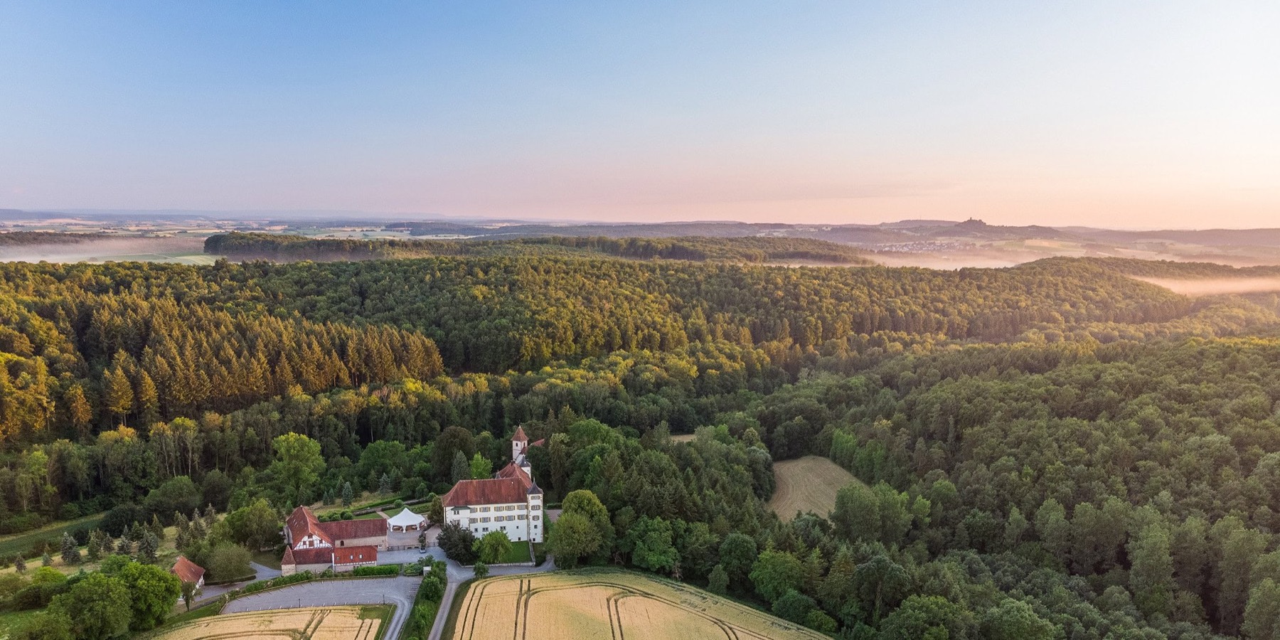 Schloß Neuhaus heute aus der Luft